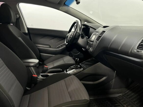 2019 Kia Cerato III Рестайлинг (Classic), белый, 1800000 рублей - вид 12