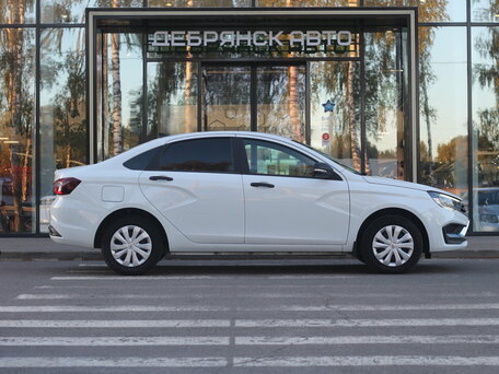 2024 Lada (ВАЗ) Vesta I Рестайлинг (NG), белый, 1290000 рублей, вид 4