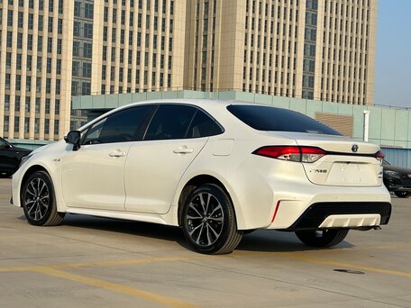 2022 Toyota Levin XII (E210) Рестайлинг, белый, 1900000 рублей, вид 3