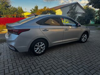 2018 Hyundai Solaris II, серебристый, 1250000 рублей, вид 2