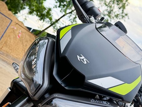 2020 Triumph Street Triple, чёрный, 980000 рублей, вид 4