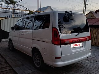 1999 Nissan Serena II (C24), белый, 330000 рублей, вид 2