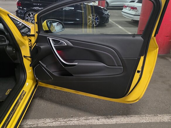 2013 Opel Astra GTC J Рестайлинг, жёлтый, 1070000 рублей - вид 17