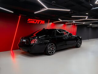 2025 Rolls-Royce Ghost Black Badge II Рестайлинг (Series II), чёрный, 46000000 рублей, вид 3