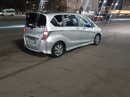 2013 Honda Freed I Рестайлинг, серебристый, 1200000 рублей, вид 3