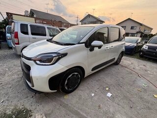 2023 Toyota Sienta III, белый, 1432000 рублей, вид 1