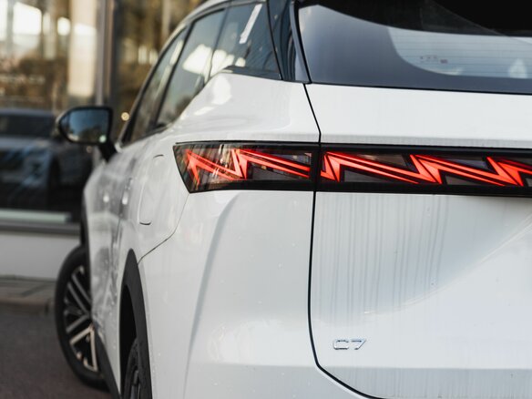 2025 Omoda C7, белый - вид 5