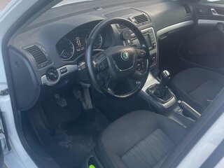 2013 Skoda Octavia II (A5) Рестайлинг, белый, 750000 рублей, вид 5