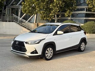 2023 Toyota Yaris L XP150 Рестайлинг, белый, 1055000 рублей, вид 1