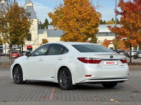2014 Lexus ES 300h VI, белый, 2290000 рублей - вид 3