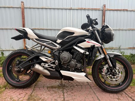 2019 Triumph Street Triple, белый, 750000 рублей, вид 1