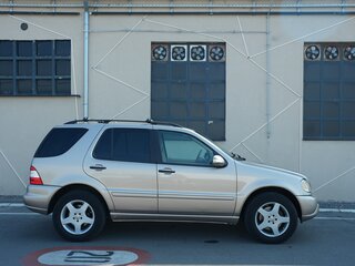 2002 Mercedes-Benz M-Класс 500 I (W163) Рестайлинг, золотистый, 1300000 рублей, вид 4