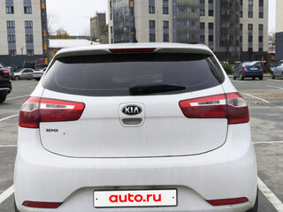 2014 Kia Rio 6-speed III, белый, 870000 рублей, вид 4
