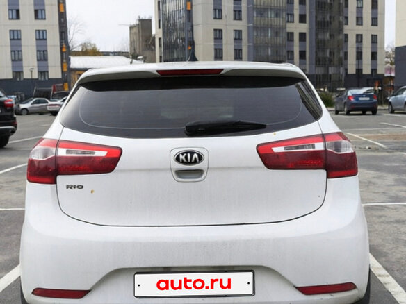 2014 Kia Rio 6-speed III, белый, 900000 рублей - вид 3