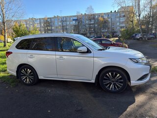 2022 Mitsubishi Outlander III Рестайлинг 3, белый, 2500000 рублей, вид 2