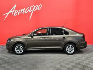 2021 Volkswagen Polo VI, коричневый, 1650000 рублей, вид 2