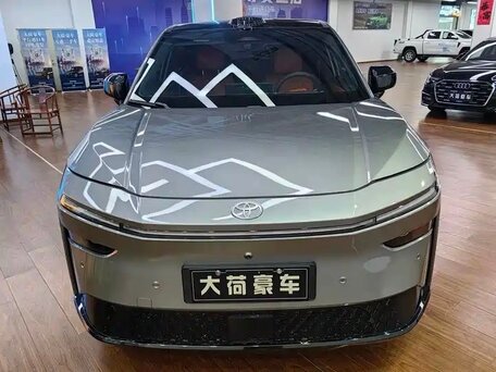 2025 Toyota bZ3X 58.3 kWh, серебристый, 2500077 рублей, вид 2