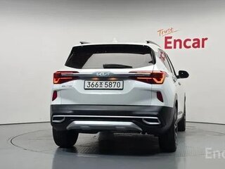 2021 Kia Seltos I, белый, 2050000 рублей, вид 4
