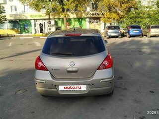 2010 Nissan Tiida I Рестайлинг, коричневый, 650000 рублей, вид 3
