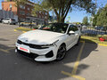 2020 Kia K5 III, белый - вид 1