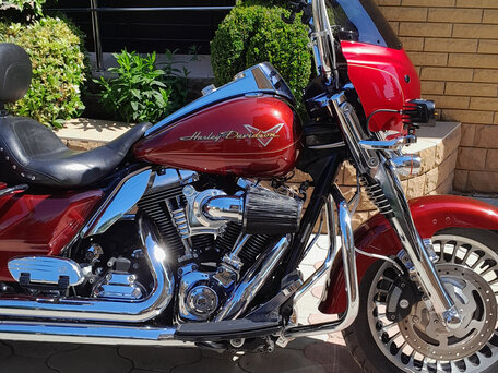 2008 Harley-Davidson Road King, пурпурный, 1080000 рублей, вид 2