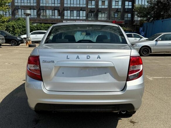 2026 Lada (ВАЗ) Granta I Рестайлинг, серебристый, 1007000 рублей - вид 3