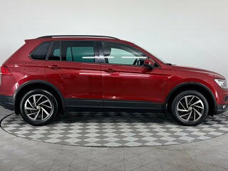 2019 Volkswagen Tiguan II, красный, 1850000 рублей, вид 4