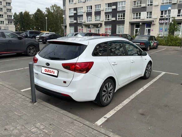 2017 Kia Ceed II Рестайлинг, белый, 1240000 рублей - вид 5