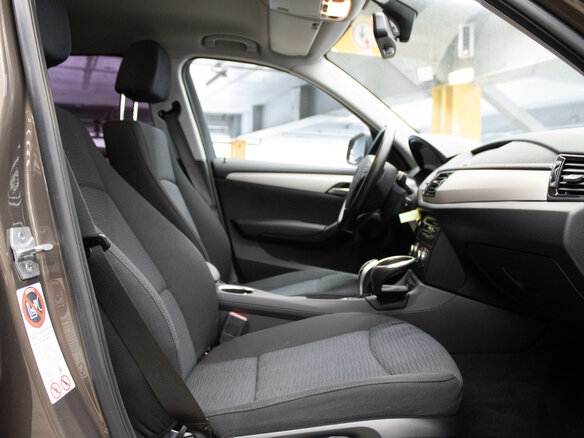 2013 BMW X1 20d I (E84) Рестайлинг, коричневый - вид 9