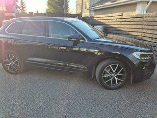 2018 Volkswagen Touareg III, чёрный, 5000000 рублей, вид 1