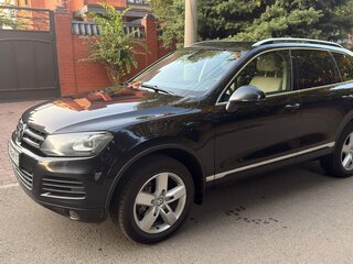 2011 Volkswagen Touareg II, чёрный, 2000000 рублей, вид 1