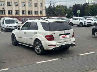 2008 Mercedes-Benz M-Класс 550 II (W164) Рестайлинг, белый, 1300000 рублей, вид 4