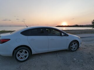 2013 Opel Astra J Рестайлинг, белый, 800000 рублей, вид 2