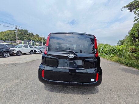 2023 Toyota Sienta III, чёрный, 1340000 рублей, вид 5