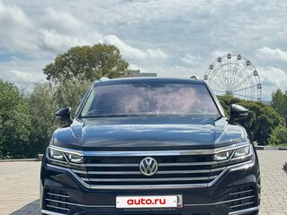 2019 Volkswagen Touareg III, чёрный, 3500000 рублей, вид 3