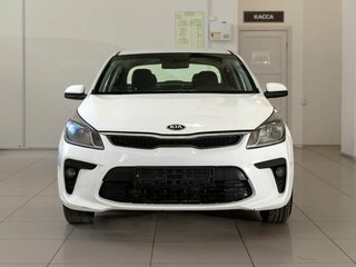 2017 Kia Rio IV, белый, 700000 рублей, вид 2