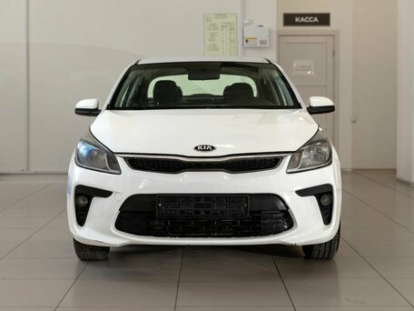2017 Kia Rio IV, белый, 700000 рублей, вид 2
