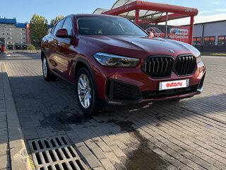 2021 BMW X6 30d III (G06), красный, 7300000 рублей, вид 4