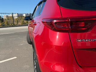 2020 Kia Sportage IV Рестайлинг, красный, 2150000 рублей, вид 4