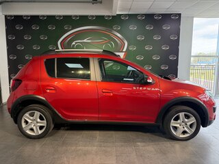 2017 Renault Sandero Stepway II, красный, 1175000 рублей, вид 2