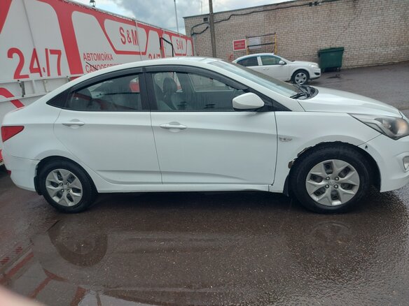 2016 Hyundai Solaris I Рестайлинг, белый, 600000 рублей - вид 9