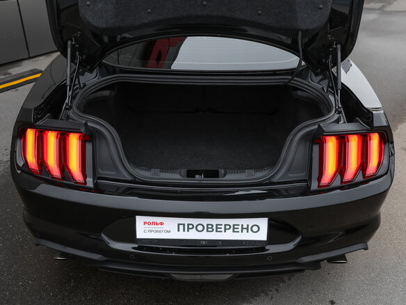 2022 Ford Mustang VI Рестайлинг, чёрный, 3750000 рублей - вид 8