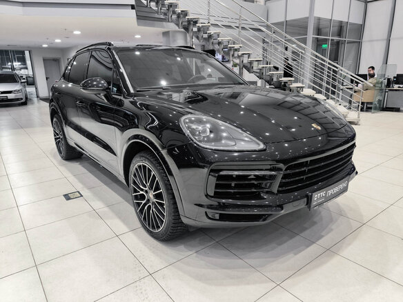 2019 Porsche Cayenne III, чёрный, 6250000 рублей - вид 2