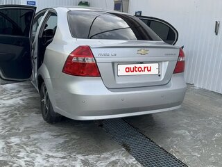 2011 Chevrolet Aveo I Рестайлинг, серебристый, 312000 рублей, вид 3