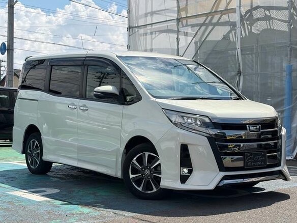 2021 Toyota Noah III (R80) Рестайлинг, белый, 2180000 рублей - вид 1