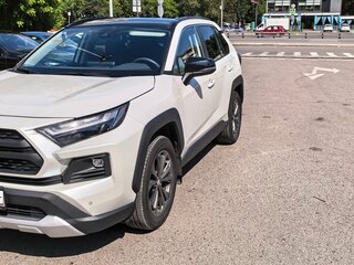 2025 Toyota RAV4 V (XA50), белый, 4450000 рублей, вид 4