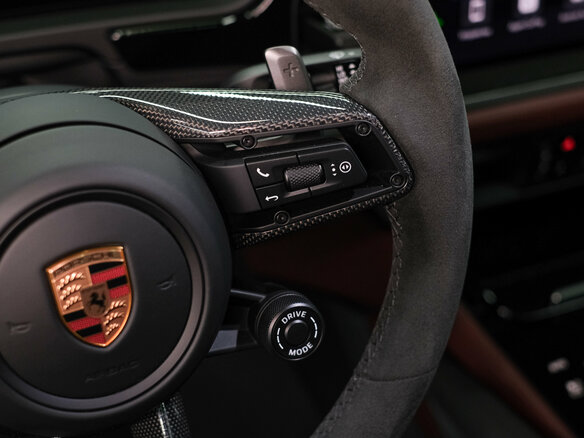 2026 Porsche Cayenne GTS III Рестайлинг, чёрный, 25600000 рублей - вид 20