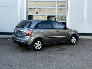 2010 Kia Rio II Рестайлинг, серебристый, 650000 рублей, вид 5