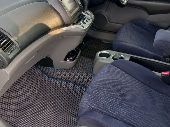2011 Honda Stream II Рестайлинг, серебристый, 1290000 рублей - вид 9