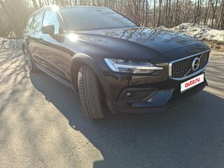 2020 Volvo V60 Cross Country II, чёрный, 3759000 рублей, вид 4